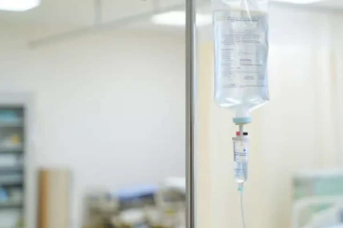 Медицинская капельница в клинике